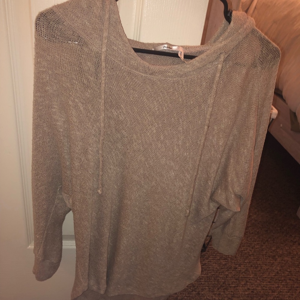 M tan hoodie